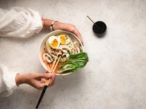 Curhat Pencicip Makanan China Harus Telan Ribuan Kalori sampai Makan Tahu Busuk