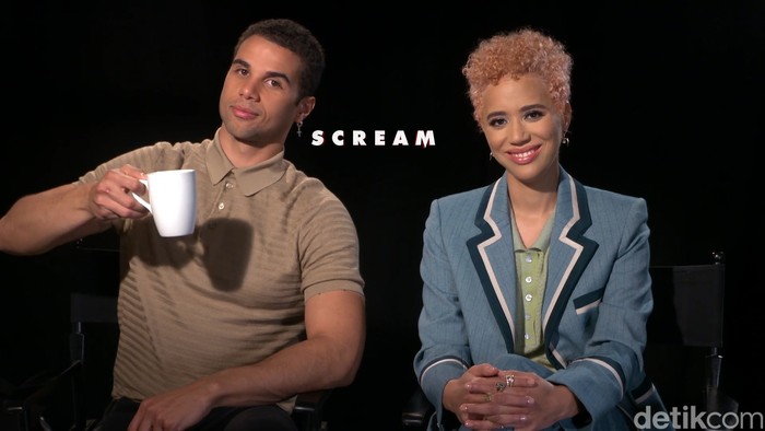 Jasmin Savoy Brown dan Mason Gooding saat berbincang dengan detikcom untuk film Scream (2022). Keduanya menghadirkan chemistry menyenangkan di layar dan di belakang layar.