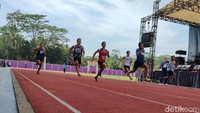 Ada 6 lintasan untuk nomor lari yang sudah berstandar Internasional. Ada tiga fungsi yakni lompat, lari dan lempar. 