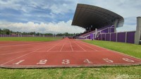 Luas stadion atletik ini mencapai 4 hektar dan memiliki kapasitas tribun penonton mencapai 2.000 orang.