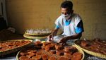 Jelang Imlek, Produksi Kue Keranjang Meningkat