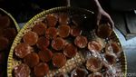 Jelang Imlek, Produksi Kue Keranjang Meningkat