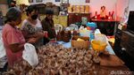 Jelang Imlek, Produksi Kue Keranjang Meningkat