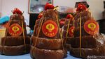 Jelang Imlek, Produksi Kue Keranjang Meningkat