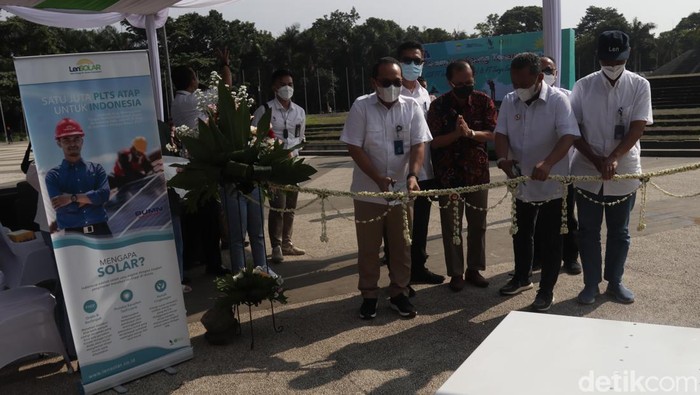 10 Saung Tenaga Surya diberikan PT Len kepada Pemerintah Kota Bandung. Saung berbasis energi matahari ini bakal ditempatkan di sejumlah taman di Kota Bandung.
