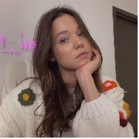 Pada 2021 diketahui Kristina Ozturk punya 21 anak hanya dalam setahun. Sementara sebelumnya di 2020, anaknya hanya satu. Bagaimana dia bisa punya 21 anak sekaligus? Rupanya Kristina menggunakan ibu pengganti atau surrogate mother. Foto: Dok. Instagram @ batumi_mama, @galipozturkofficial