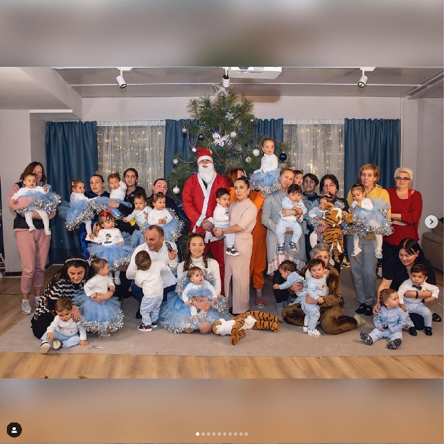 Kini saat 21 anaknya sudah lahir hanya dalam waktu setahun, Kristina Ozturk harus mempekerjakan belasan pengasuh untuk membantunya mengurus bayi-bayinya tersebut. Dia menghabiskan Rp 1,4 miliar setahun untuk membayar 16 pengasuh. Foto: Dok. Instagram @ batumi_mama, @galipozturkofficial