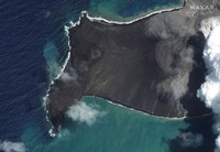 Letusan gunung berapi Tonga dilihat dari luar angkasa