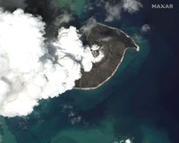 Letusan gunung berapi Tonga dilihat dari luar angkasa