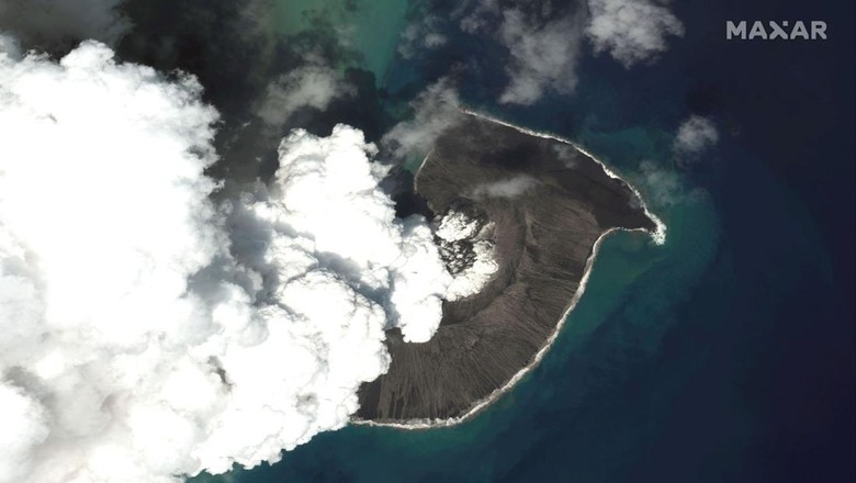 Letusan gunung berapi Tonga dilihat dari luar angkasa
