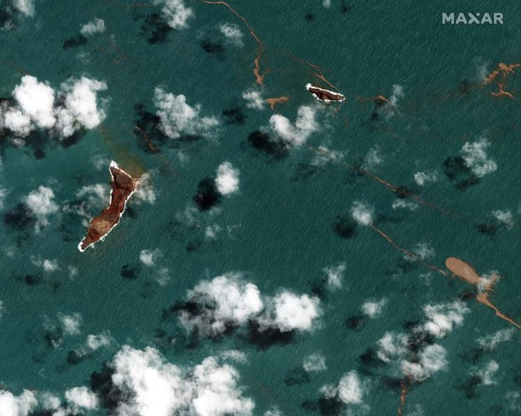 Letusan gunung berapi Tonga dilihat dari luar angkasa