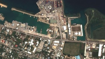 Satelit milik Maxar Technologies juga mengamati kondisi di Pulau Tongatapu yang merupakan lokasi ibukota Tonga, Nukualofa. Berikut foto pelabuhan Nukualofa sebelum erupsi terjadi. Foto: dok. Maxar Technologies