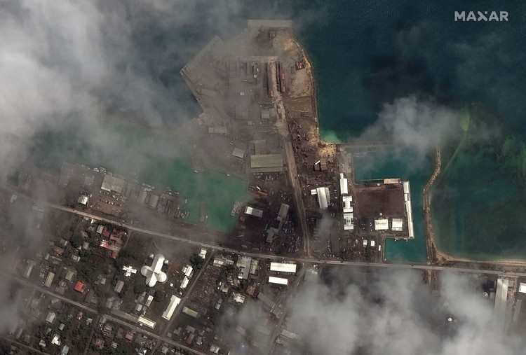 Letusan gunung berapi Tonga dilihat dari luar angkasa