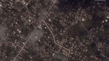 Kondisi Kota Nukualofa setelah erupsi terjadi. Pulau-pulau lainnya juga mengalami kerusakan yang lebih parah, seperti semua rumah yang hancur di Pulau Mango, hanya ada dua rumah yang tersisa di Pulau Fonoifua, dan kerusakan ekstensif di Pulau Nomuka. Foto: dok. Maxar Technologies