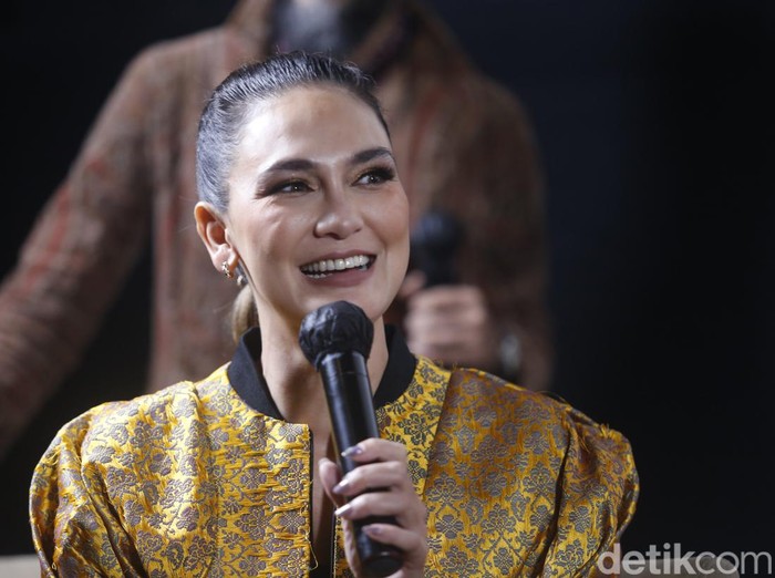 Luna Maya saat ditemui di salah satu kawasan di Jakarta.