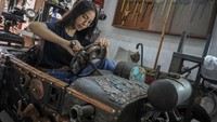 Mobil custom ini diberinama Wesi Aji yang memiliki filosofi besi yang dimuliakan, dengan adanya tambahan ornamen keris dan memang filosofinya juga dari pembuatan keris.