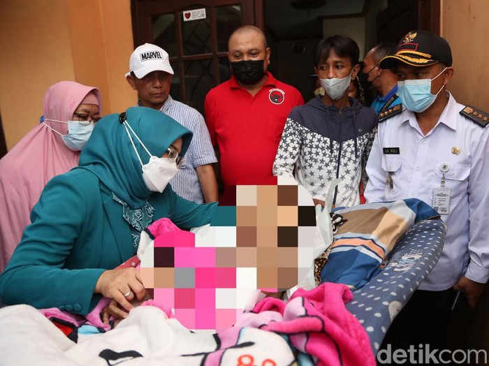 Mantan pemain Timnas U-16, Ahmad Faruq Afi (17) sakit kronis. Usai mendengar kabar tersebut, Pemkot Surabaya bergerak cepat (gercep) memberi bantuan.