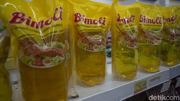 Kemendag mengeluarkan kebijakan harga eceran tertinggi (HET) untuk minyak goreng curah, kemasan sederhana, dan premium. Kebijakan itu berlaku mulai hari ini