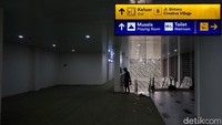 Sebab, selama ini akses keluar-masuk penumpang yang berada di Jl WR Supratman sangat padat di jam-jam sibuk. Ditambah lagi, kendaraan yang semrawut di luar stasiun.