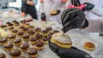 Melihat Pembuatan Donat Rumahan yang Hits Sejak Pandemi