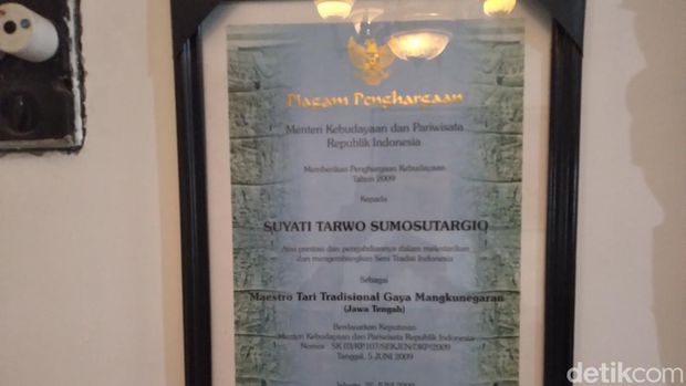 Suyati Tarwo Sumosutargio, maestro tari dari Pura Mangkunegaran
