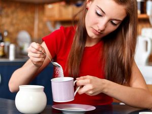 Minum Kopi Pakai Gula Lebih Nikmat Tapi Kurang Sehat, Ini Faktanya