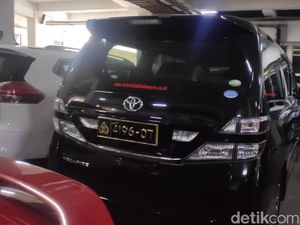 Kenapa Mobil Arteria Dahlan Tak Pakai Pelat Khusus Anggota DPR?