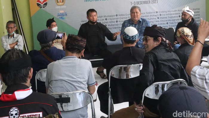 Paguyuban Panglawungan Sastra Sunda (PP-SS) menggelar diskusi publik bersama Anggota DPR RI Fraksi PDI Perjuangan TB Hasanuddin di Perpustakaan Ajip Rosidi, Rabu (19/1/2022)