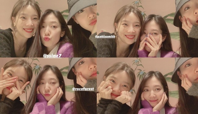 Undangan pernikahan Park Shin Hye diekspos sahabatnya sendiri pada Jumat (7/1/2022). Roco dari duo Rocoberry juga membagikan foto bersama Park Shin Hye, yang terlihat bahagia menjelang pernikahan. Foto: dok Instagram rocoforest