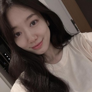 5 Potret Park Shin Hye Hamil Muda, Glowing Jelang Dinikahi Choi Tae Joon