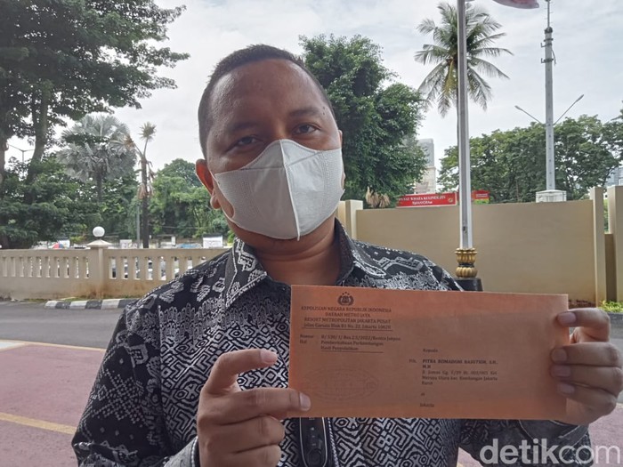 Pelapor video 61 detik yang dinarasikan mirip Nagita Slavina kembali menemui polisi. Pelapor mendapatkan kabar akun medsos penyebar video telah diblokir. (Anggi Muliawati/detikcom)