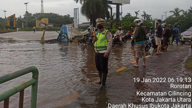 Potret genangan di sejumlah titik di Jakarta (Foto: TMC Polda Metro)