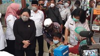 Vaksinasi anak di SDN 1 Sawahan ini merupakan vaksin dosis 2. Puan di SD ini hanya sekitar 15 menit.