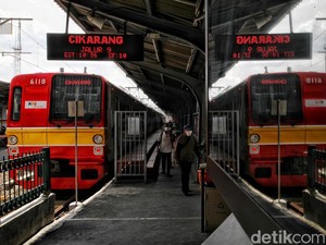Kini Duduk di KRL Tak Berjarak, Kapasitas Naik Jadi 60%