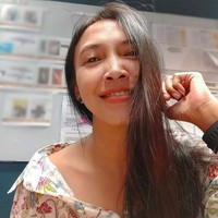 Aktris 37 tahun itu pun lebih sering mengurai rambutnya. Ruth Marini punya wajah manis khas wanita Indonesia.  Foto: dok. Instagram/@ruthmarini18