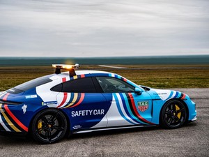 Porsche Taycan Turbo S Jadi Safety Car Formula E 2022, Siap Mengaspal di Ancol