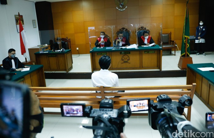 Sidang putusan Gaga Muhammad di Pengadilan Negri Jakarta Timur (19/1/2022). Gaga Muhammad divonis 4 tahun 6 bulan dan denda Rp10 juta.
