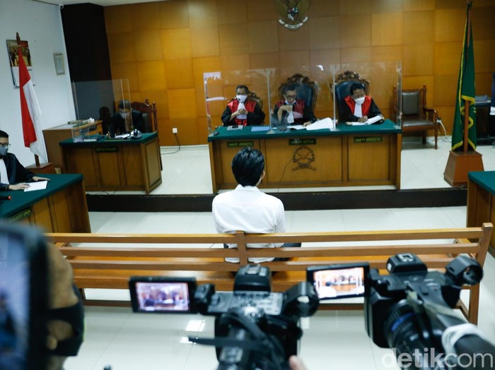 Sidang putusan Gaga Muhammad di Pengadilan Negri Jakarta Timur (19/1/2022). Gaga Muhammad divonis 4 tahun 6 bulan dan denda Rp10 juta.