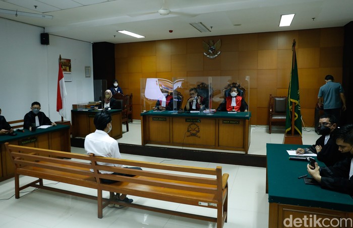Sidang putusan Gaga Muhammad di Pengadilan Negri Jakarta Timur (19/1/2022). Gaga Muhammad divonis 4 tahun 6 bulan dan denda Rp10 juta.