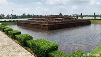 Dari 4 situs yang ada, hanya ada dua situs candi yang tidak terendam air, yakni Candi Damar dan Lempeng.