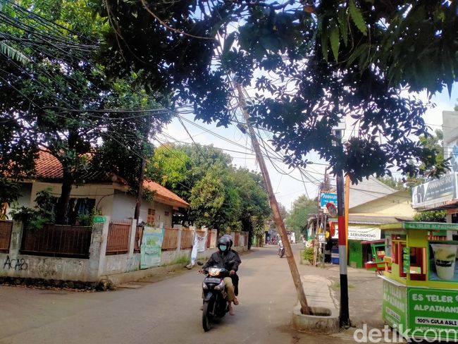 Tiang listrik di Depok