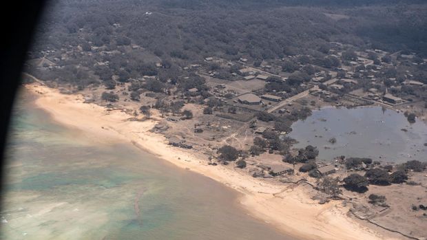 A view through the window of a New Zealand Defence Force P-3K2 Orion surveillance flight shows heavy ash fall over Nomuka in Tonga after the Pacific island nation was hit by a tsunami triggered by an undersea volcanic eruption January 17, 2022. Picture taken January 17, 2022. New Zealand Defence Force/Handout via REUTERS ATTENTION EDITORS - THIS IMAGE WAS PROVIDED BY A THIRD PARTY. NO RESALES. NO ARCHIVE.
