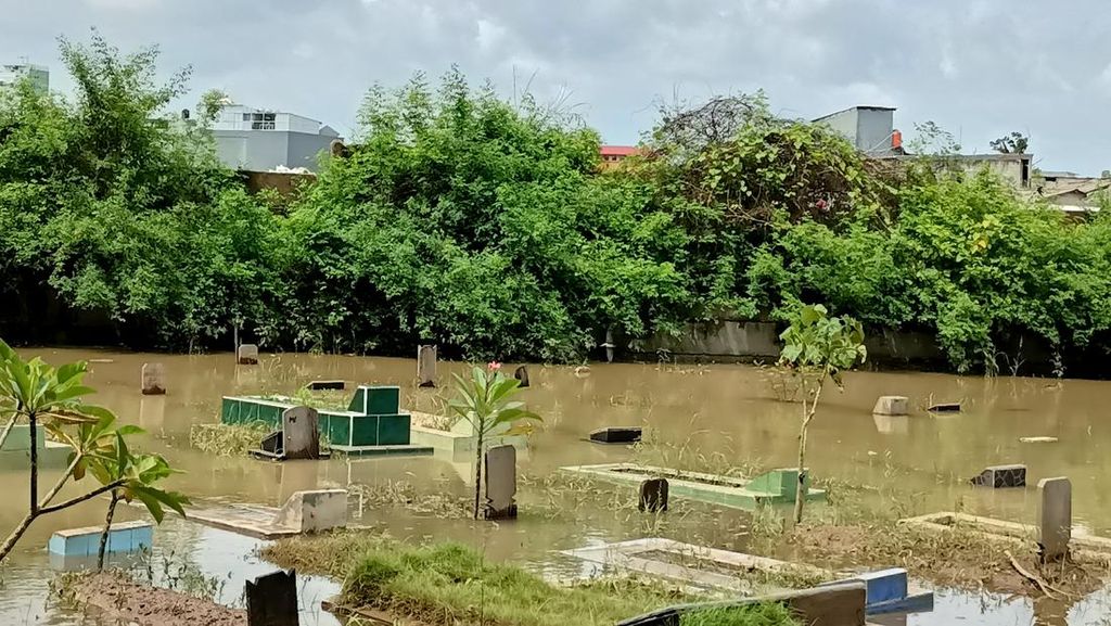 Pengurus Makam Ungkap TPU Kober Jakbar Langganan Banjir Sejak 2002