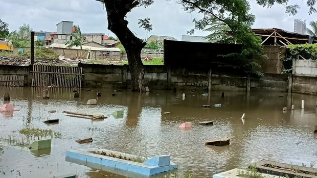 TPU Kober Jakbar banjir (Foto: Karin/detikcom)