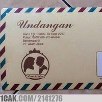 Ada baiknya sebelum dikirim penulisan nama tamu di undangan pernikahan di cek terlebih dahulu. Dan kalau nggak yakin sama tulisan bahasa Inggrisnya, mending pakai bahasa Indonesia aja deh.. Foto: 1cak.com