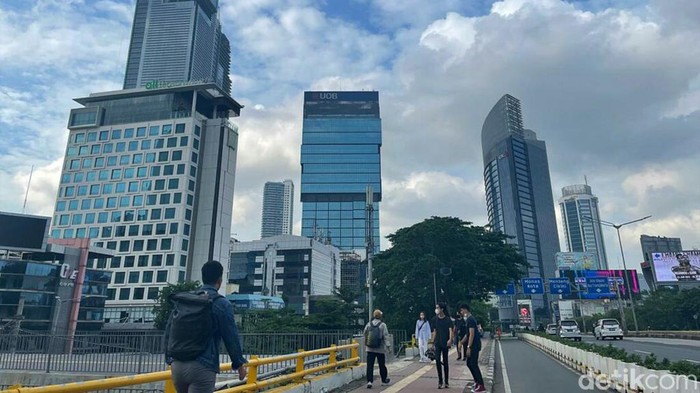BMKG mengeluarkan seruan waspada terkait cuaca ekstrem di DKI Jakarta selama periode 19 hingga 21 Januari 2022 mendatang.