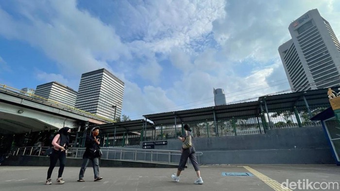 Waspada Cuaca Ekstrem di Jabodetabek BMKG mengeluarkan seruan waspada terkait cuaca ekstrem di DKI Jakarta selama periode 19 hingga 21 Januari 2022 mendatang.