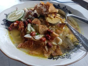 Meski Lokasinya Nylempit, Soto Warung Nyepit Madiun Ini Rasanya Mak Nyuss