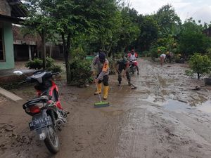 Banjir di Sebagian Wilayah Madiun Mulai Surut, Warga Mulai Bersih-bersih