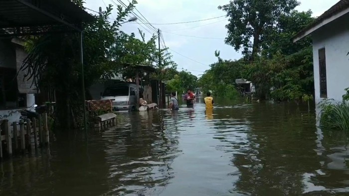 Banjir di Rejoso Pasuruan Belum Surut, 1.000 Warga Masih Mengungsi